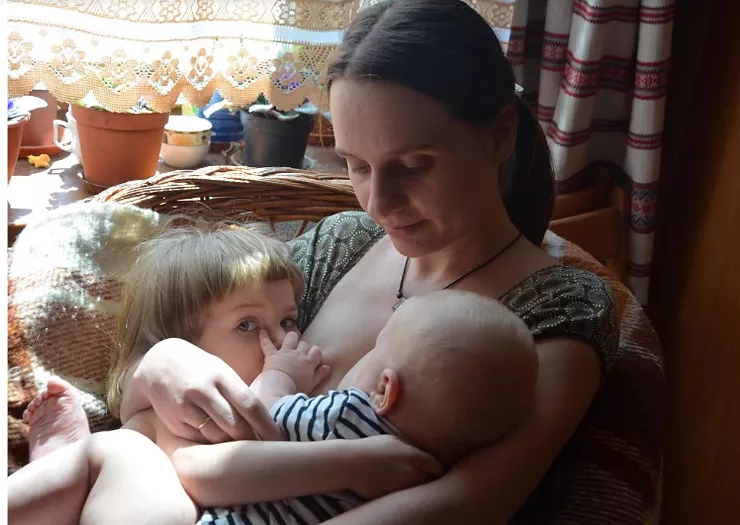 Тандем одночасне годування грудьми дітей різного віку